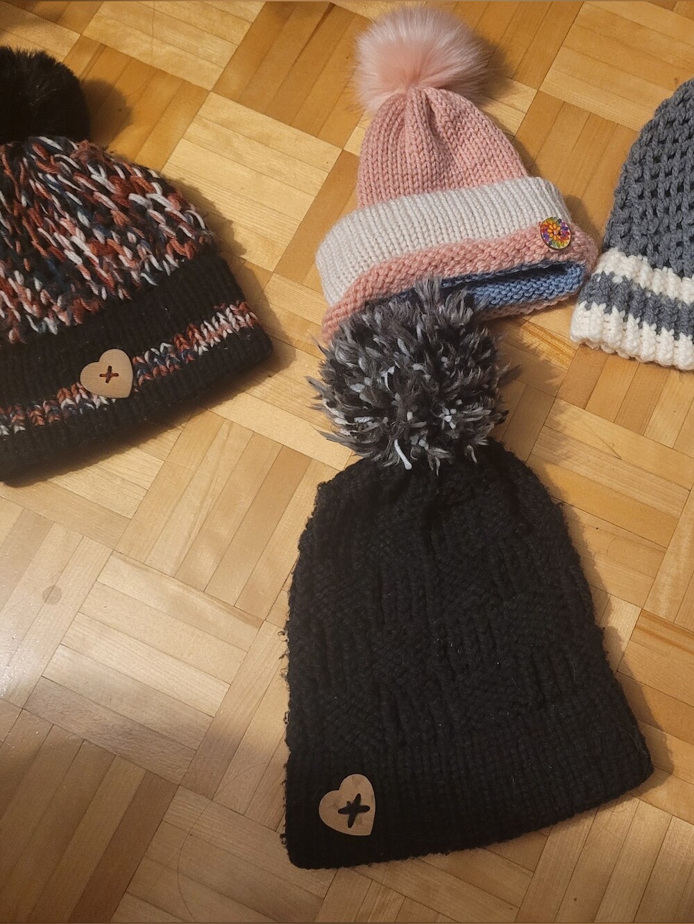 4 Cozy Women Pom-Pom Knit
